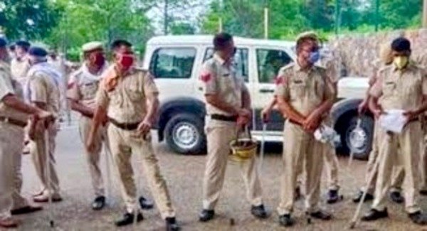 61 मामलों और कांस्टेबल मर्डर के आरोपी रियाज को पुलिस ने जवाबी कार्यवायी में ढेर किया 